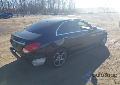 2015 Mercedes-Benz C 300 Sport 4Matic z USA, uszkodzony, nr VIN 55SWF4KB6FU027422